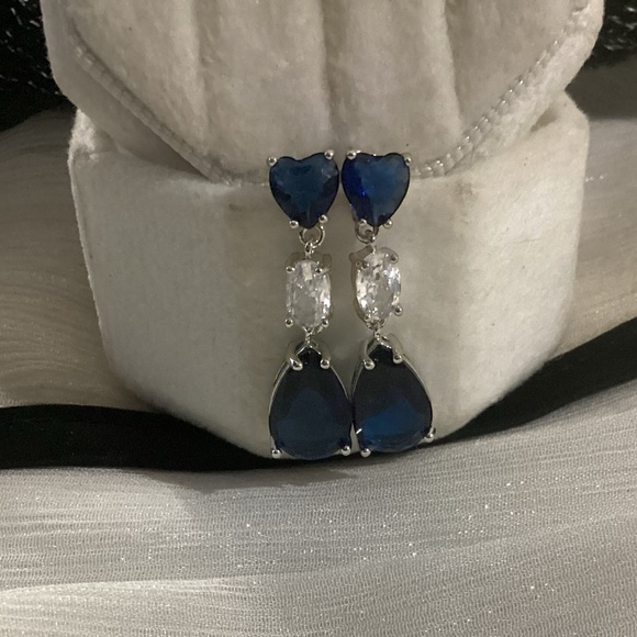 💙 White & Blue Sapphire Heart Drop Earrings - Picture 10 of 14